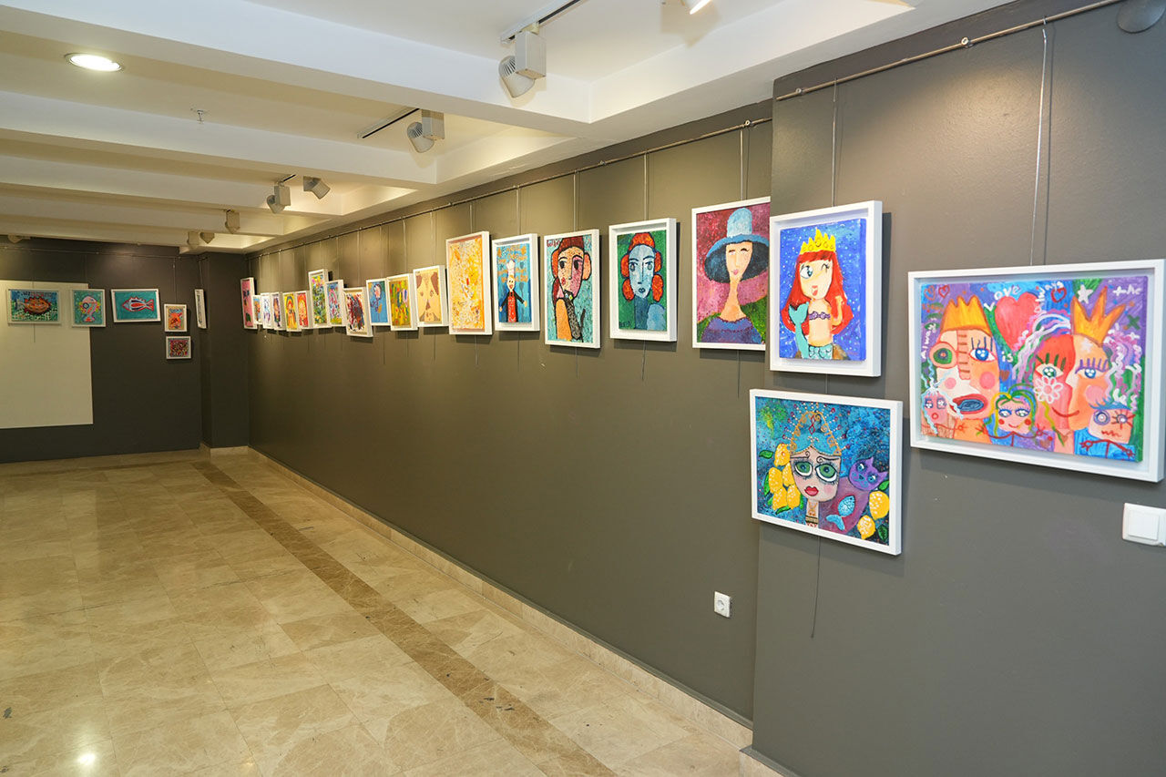 “ R E N K L E R İ N Ç O C U K H A L İ” S E R G İ S İ A Ç I L D I (6)