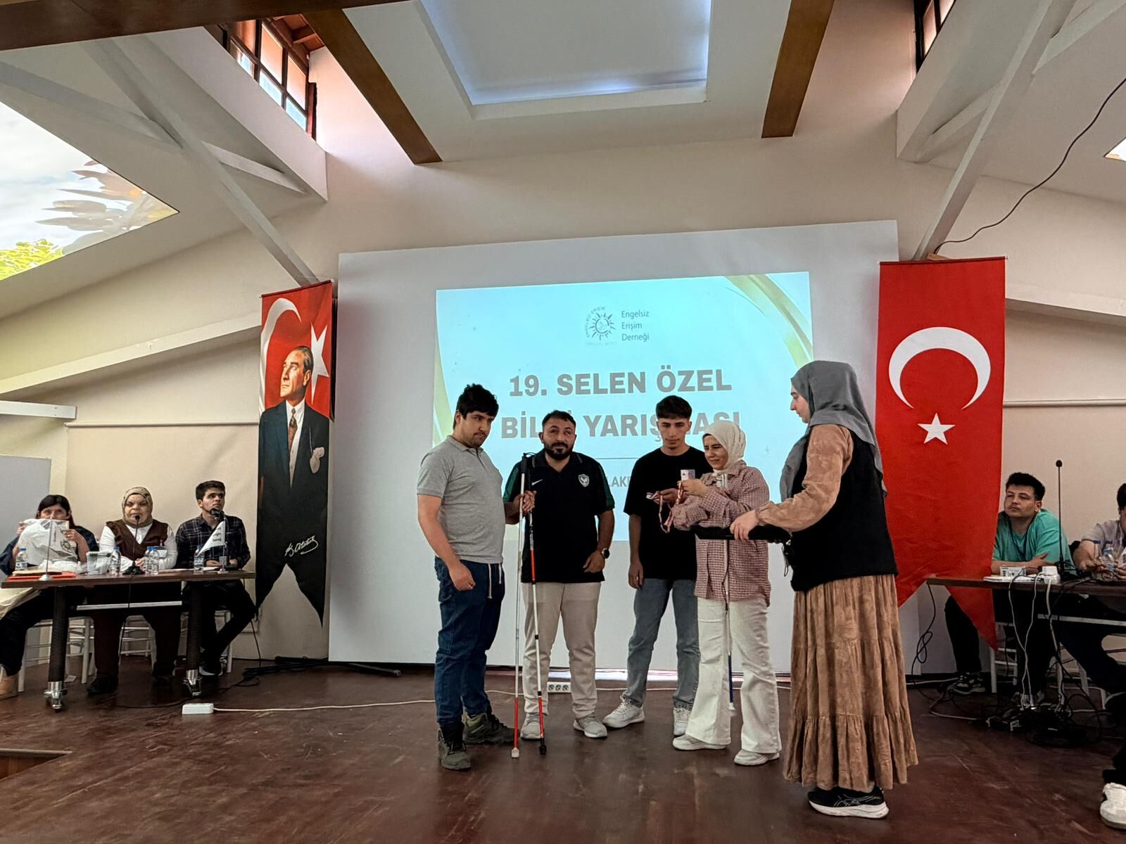 Engelsi̇z Bi̇lgi̇ Yarişmasi Büyük Heyecana Sahne Oldu (8)