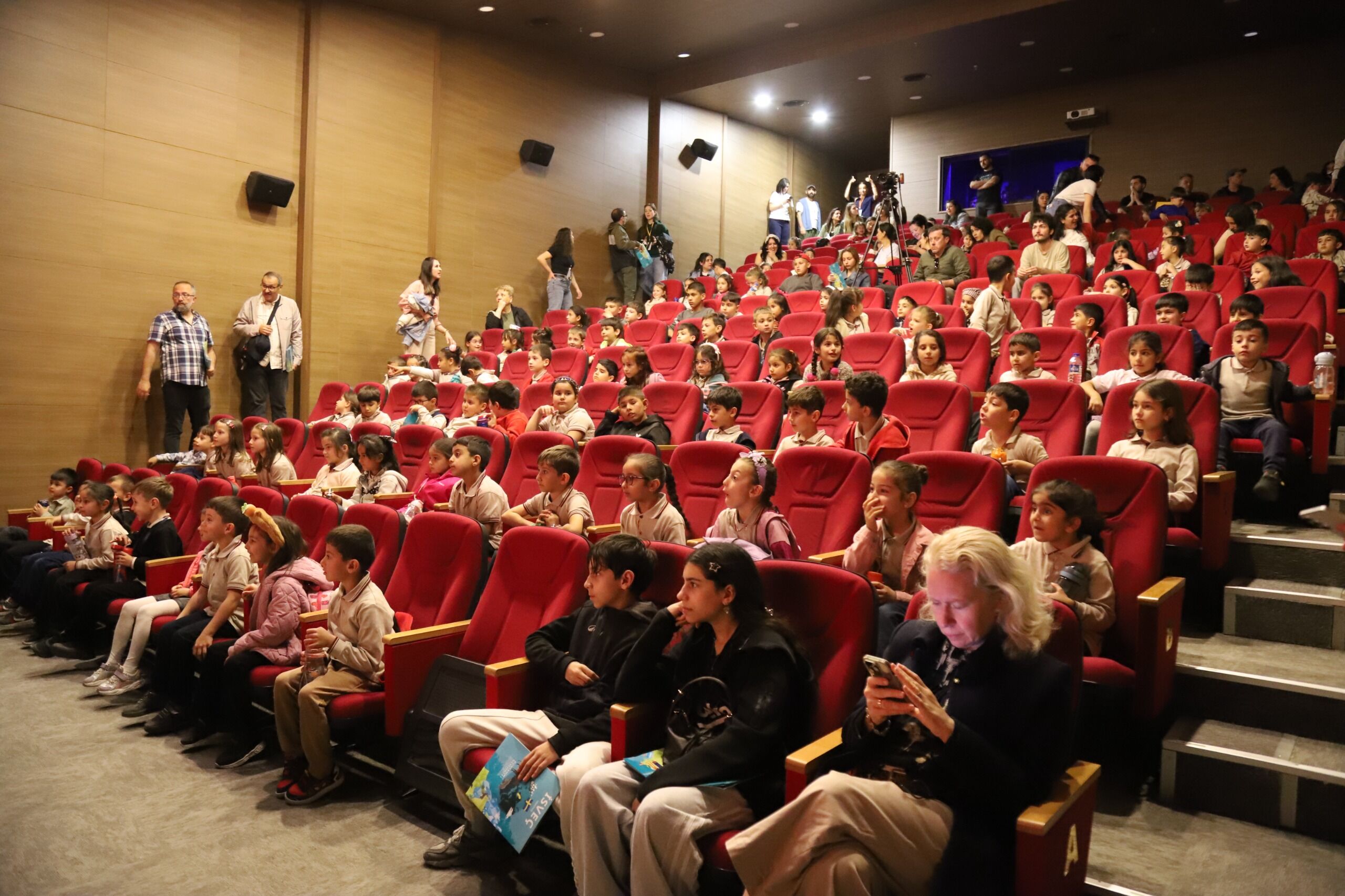 Eski̇şehi̇r’de 17. Uluslararasi Çocuk, Gençli̇k Ve Kukla Ti̇yatrolari Festi̇vali̇ Coşkusu Sürüyor (6)