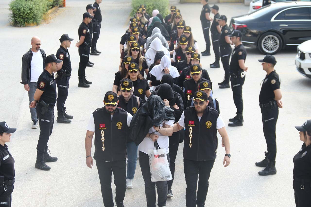 Eskişehir'de masaj salonlarında fuhuş yaptırılan 26 kadın kurtarıldı: 7 kişi tutuklandı