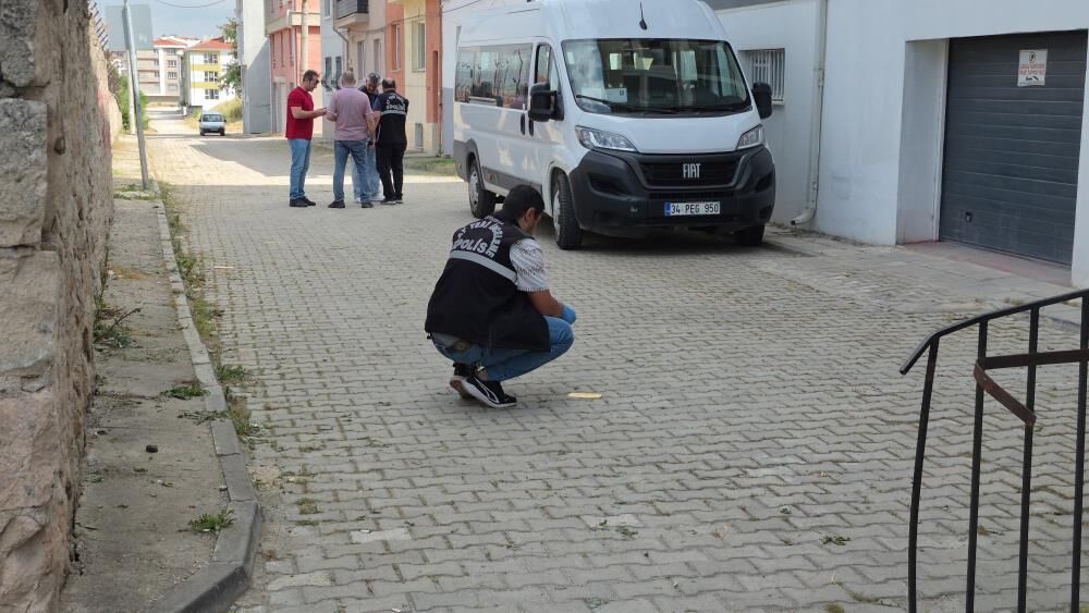 Eskişehir’de alacak verecek kavgası kanlı bitti: 17 yaşındaki çocuk bir kişiyi pompalı tüfekle vurdu