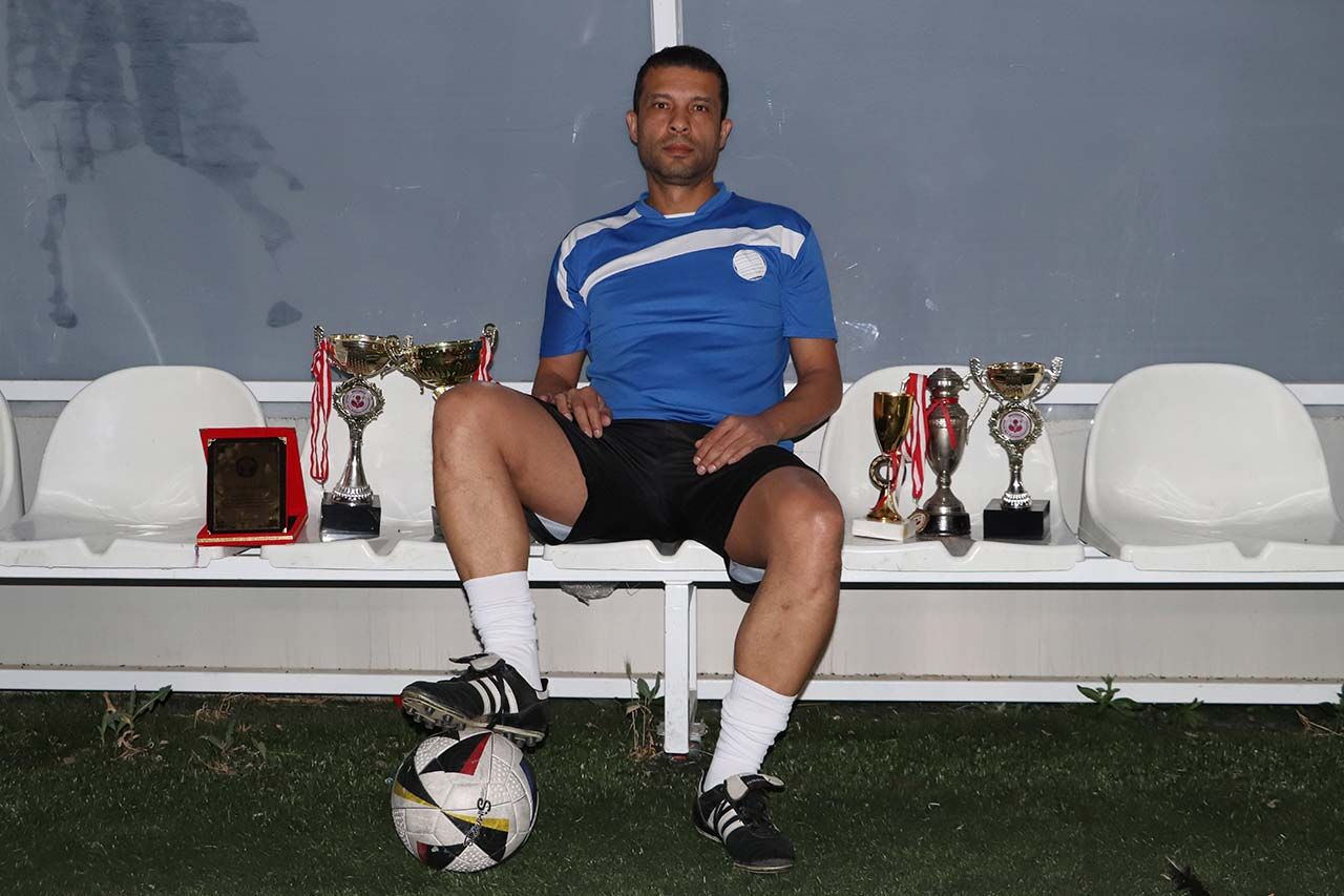 Eskişehir'in en yaşlı amatör futbolcusu 39 yıllık kariyerine veda etti