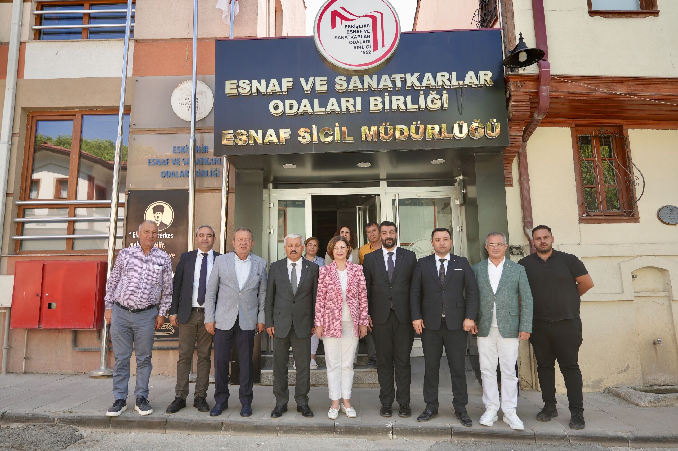 Başkan Ünlüceden Esnaf Odalari Bi̇rli̇ği̇ Yöneti̇mi̇ne Hayirli Olsun Zi̇yareti̇ (3)