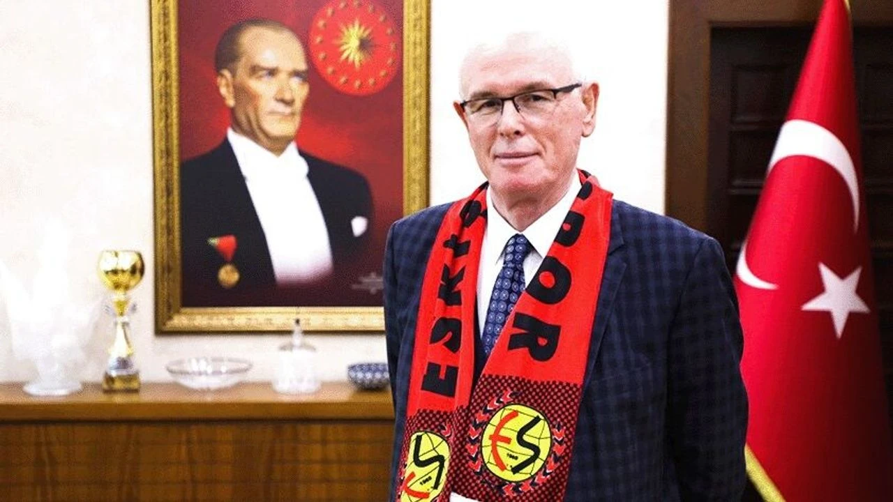 Kazım Kurt’tan Eskişehirspor çıkışı: “Başarıda protokolde olanlar, zor zamanda ortadan kayboluyor”