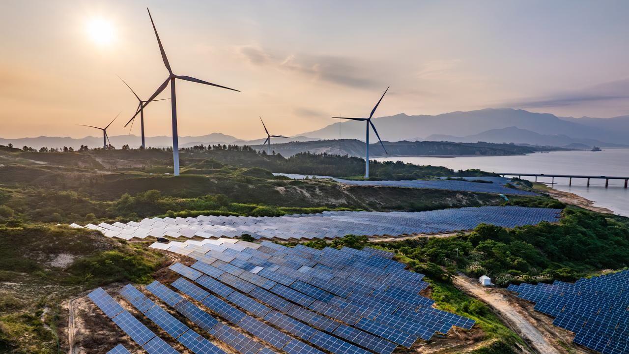 Yenilenebilir enerjide dev hedef: Kurulu güç 120 bin MW’a çıkarılacak