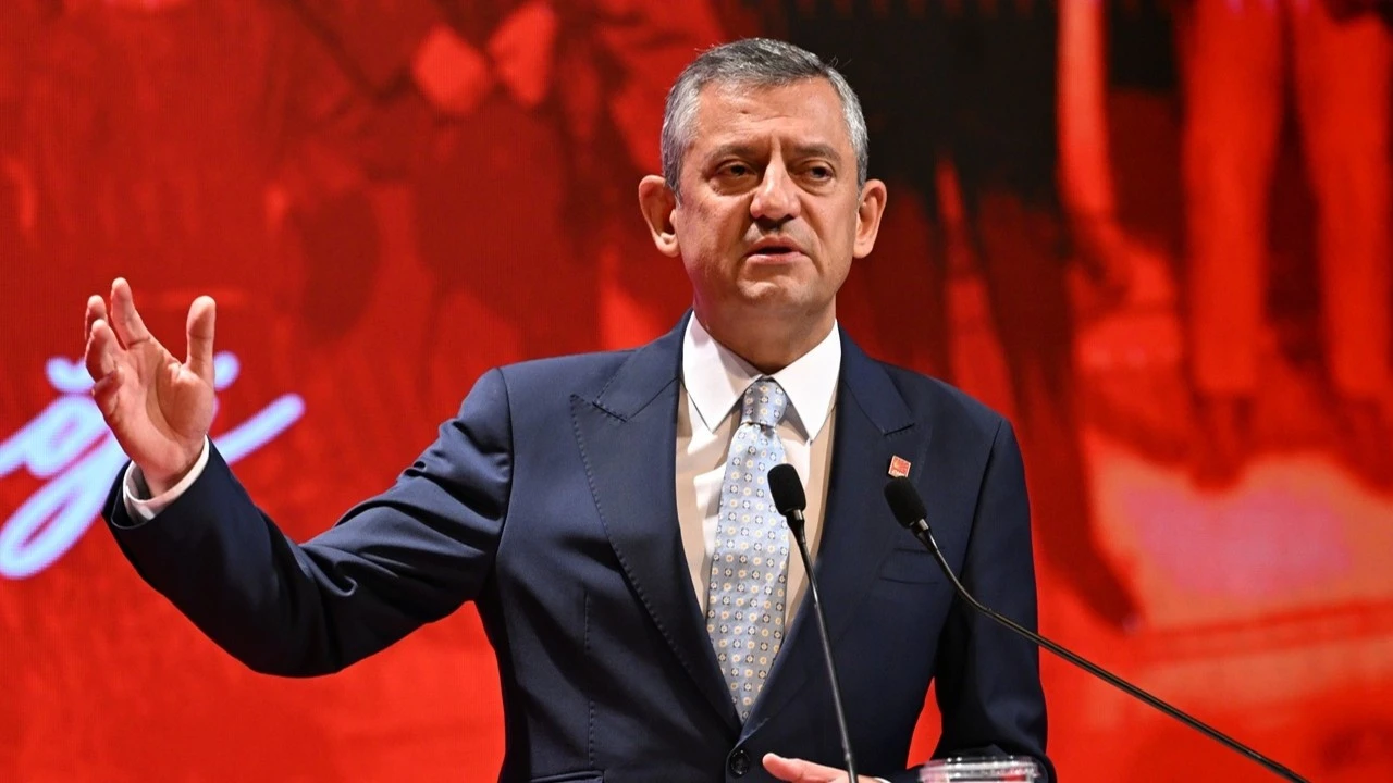 Özgür Özel’den erişim engellerine tepki: “İktidara muhalefet etmek suç haline getirilemez”