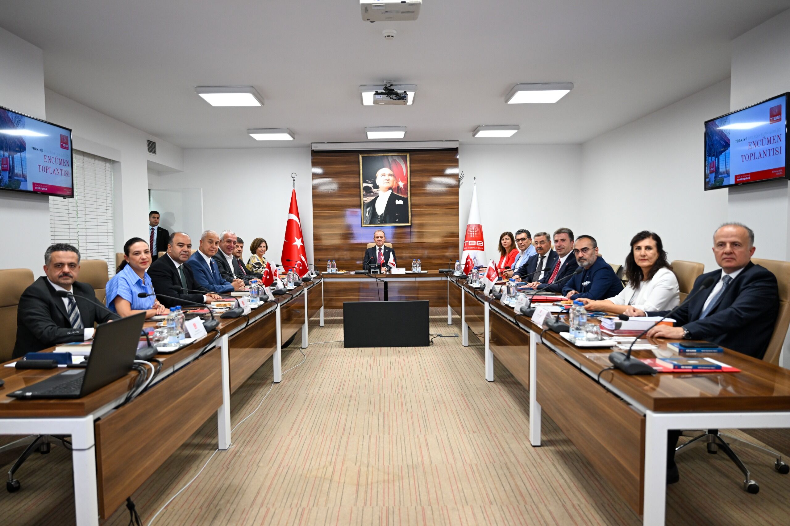 “Şehi̇rleri̇mi̇zi̇n Hi̇zmet Gücünü Artiracak Çalişmalarimizi Sürdürüyoruz” (1)