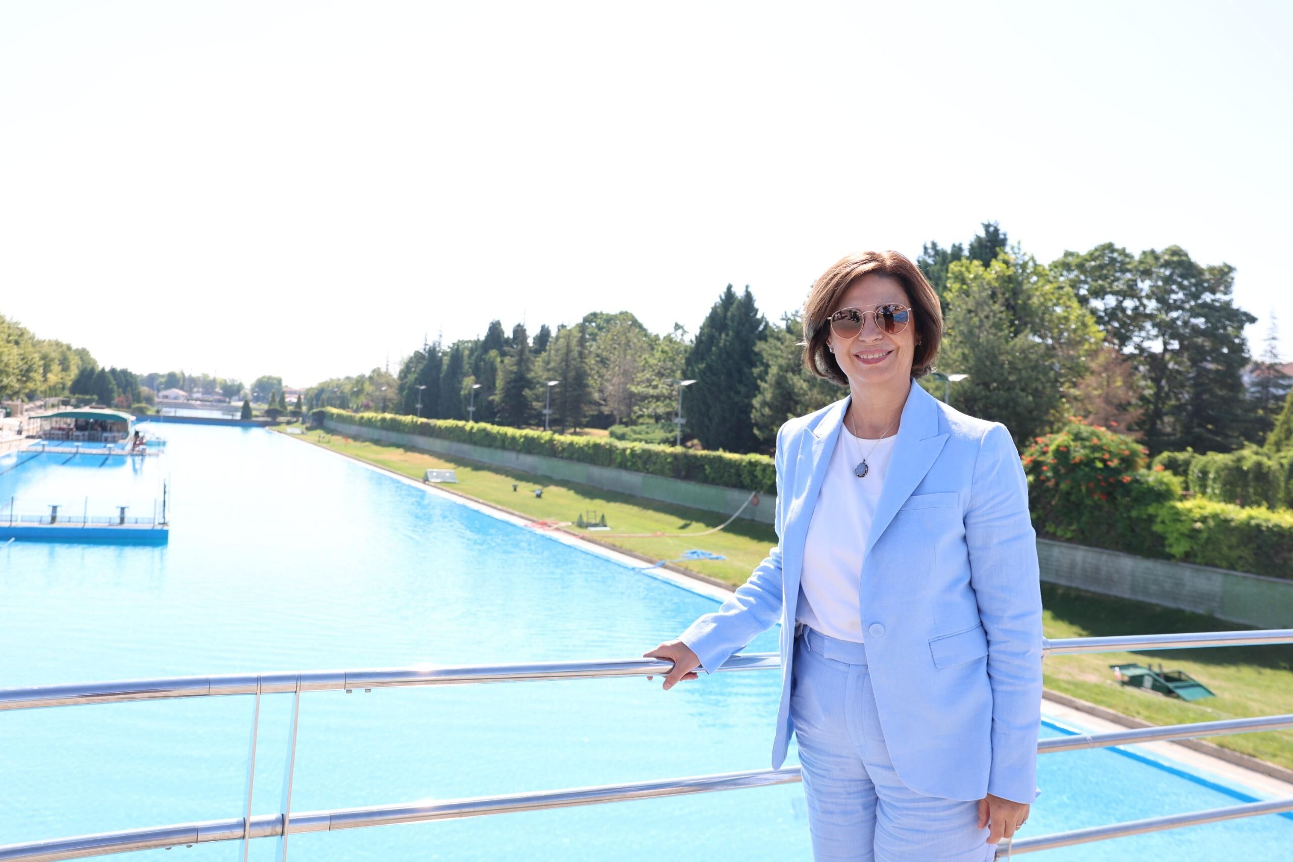 Başkan Ünlüce, Kentpark Yapay Plaji'nda Vatandaşlarla Buluştu (1)