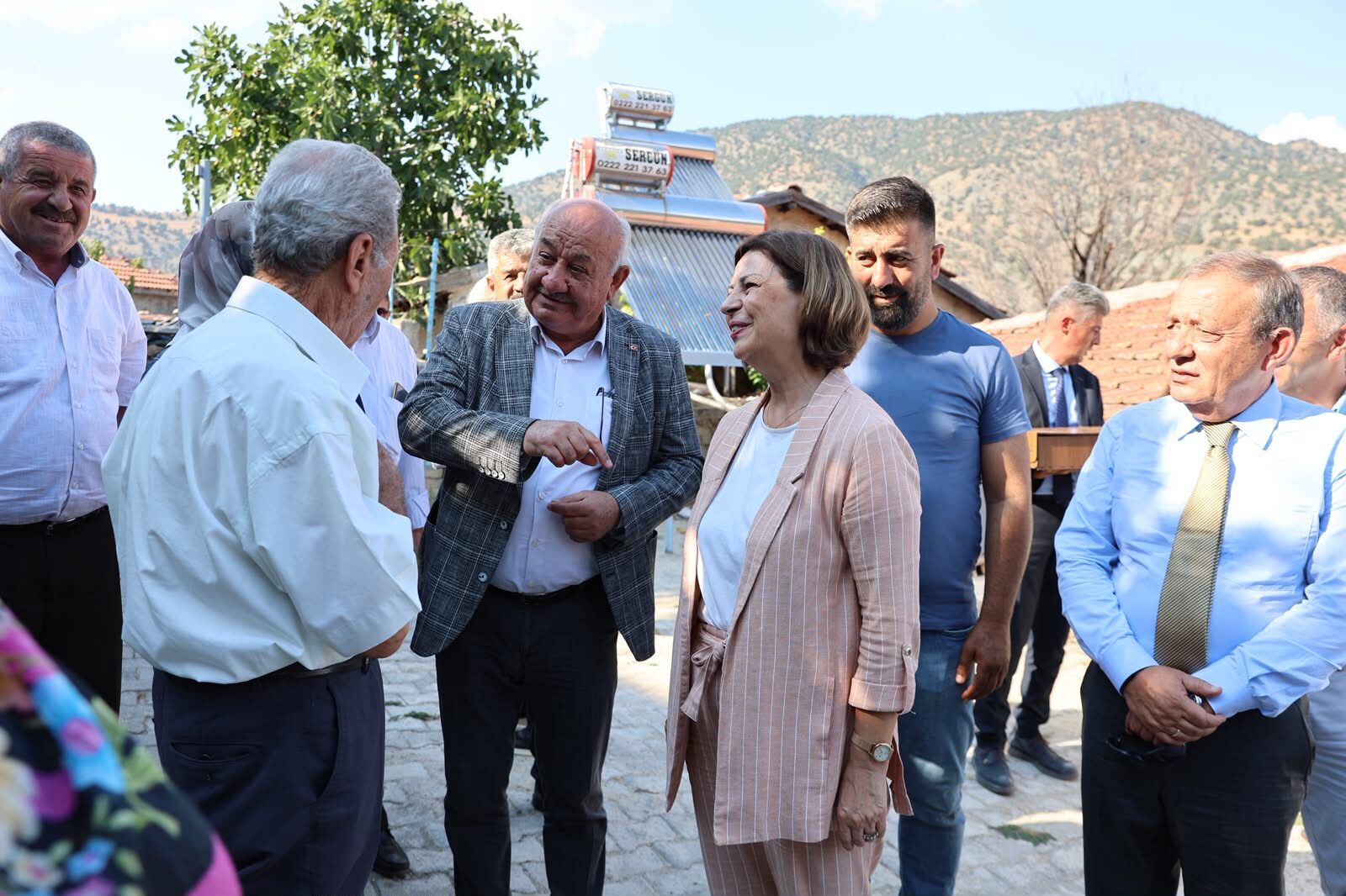 Başkan Ünlüce’den Şehi̇t Zeynel Gülgen’i̇n Ai̇lesi̇ne Anlamli Zi̇yaret (16)