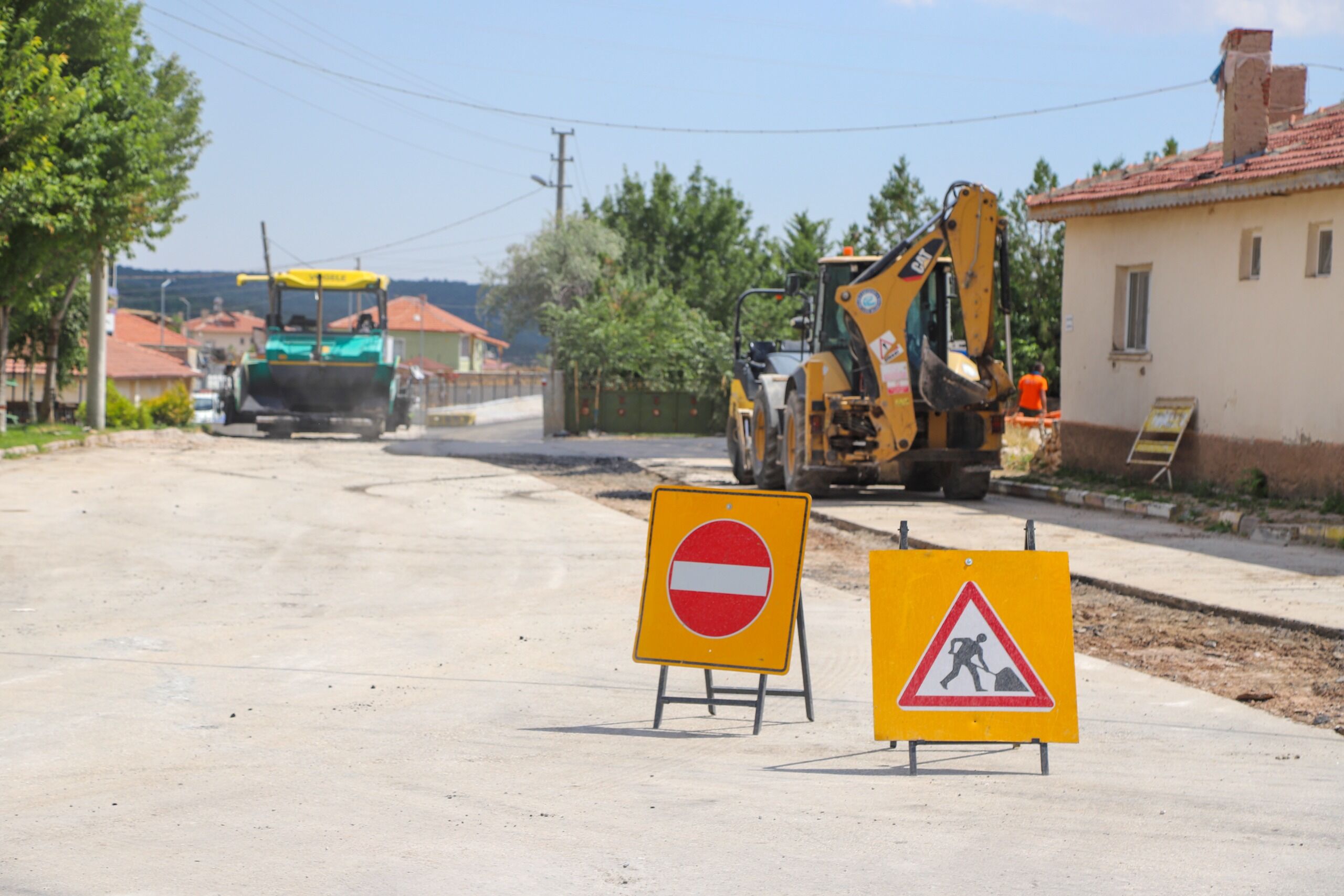Büyükşehi̇r Beledi̇yesi̇ Han İlçesi̇nde Yol Çalişmalarini Tamamladi (14)
