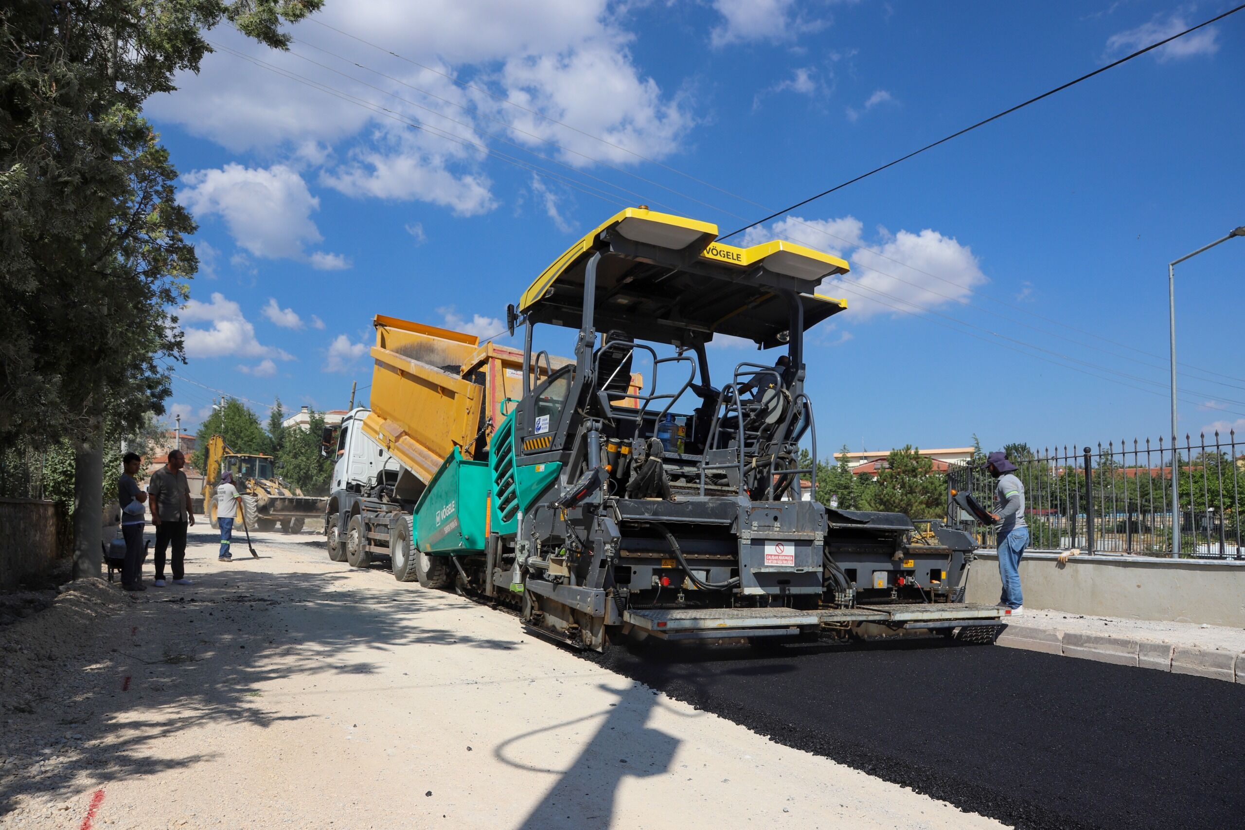 Büyükşehi̇r Beledi̇yesi̇ Han İlçesi̇nde Yol Çalişmalarini Tamamladi (6)