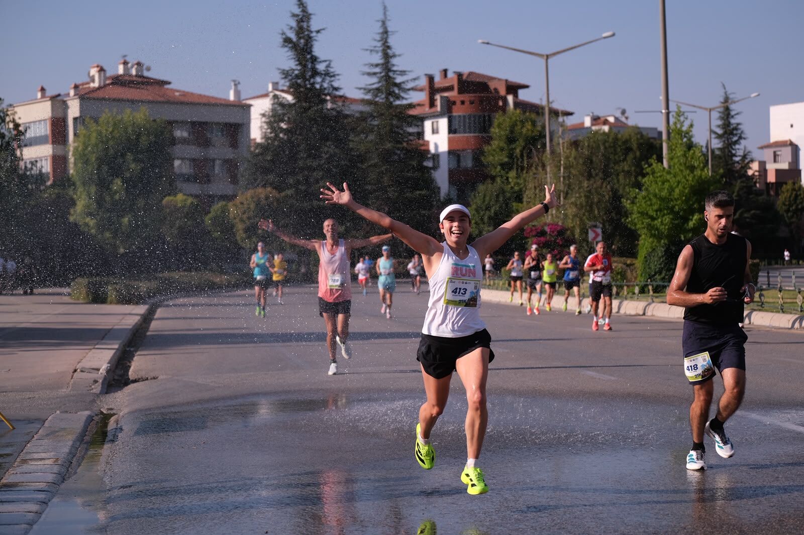 Eski̇şehi̇r’de Eti̇ Li̇fali̇f Uluslararasi Yari Maraton Heyecani Yaşandi (12)