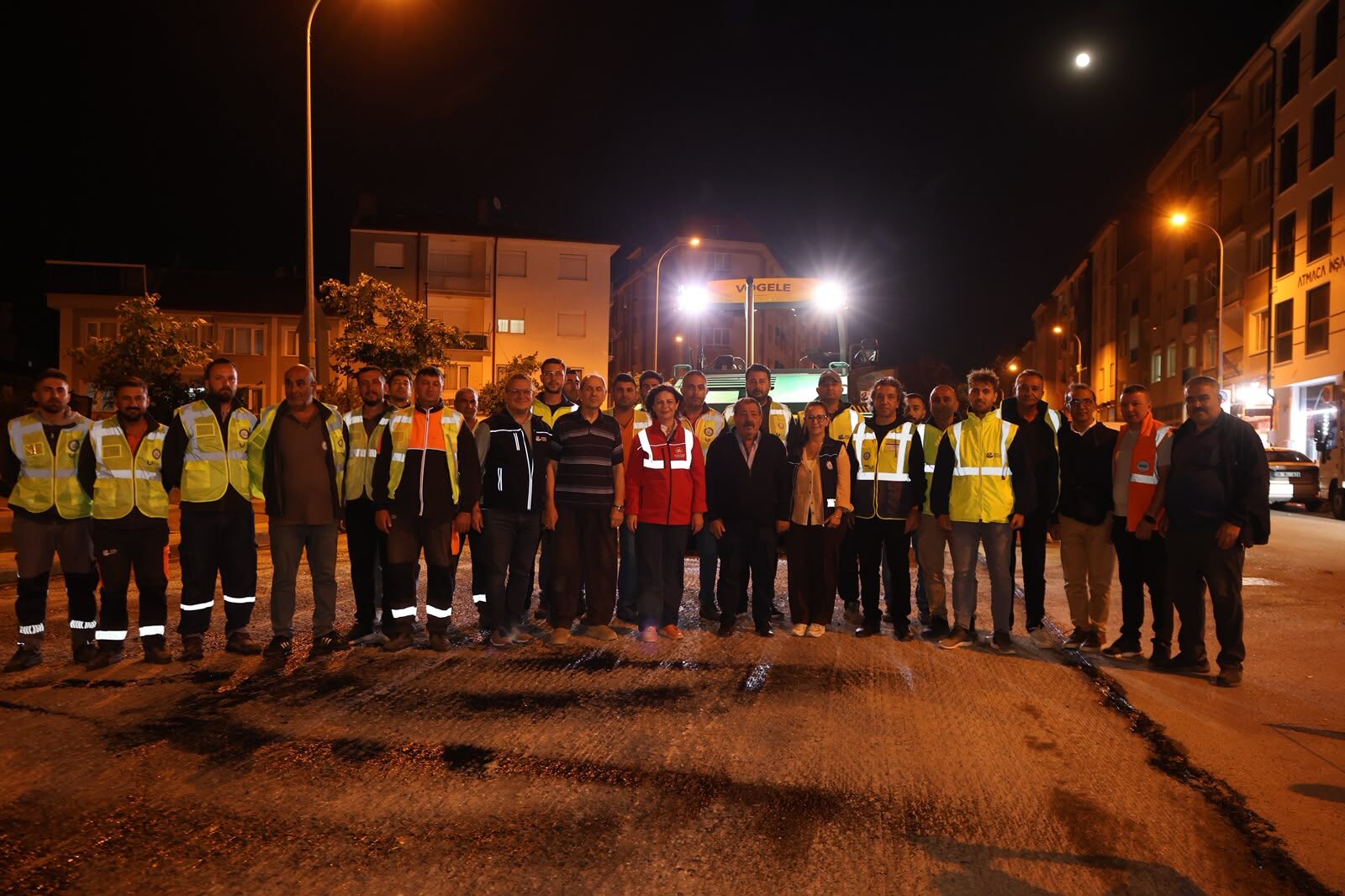 “Şehri̇mi̇zi̇n Cadde Ve Bulvarlarini Gece Gündüz Yeni̇li̇yoruz” (2)