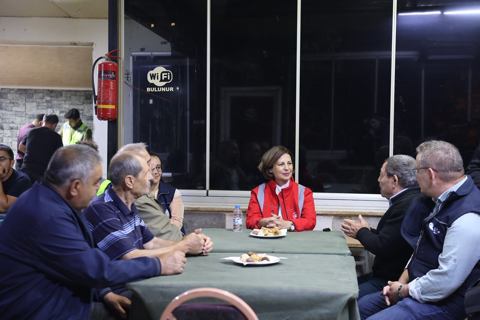 “Şehri̇mi̇zi̇n Cadde Ve Bulvarlarini Gece Gündüz Yeni̇li̇yoruz” (6)