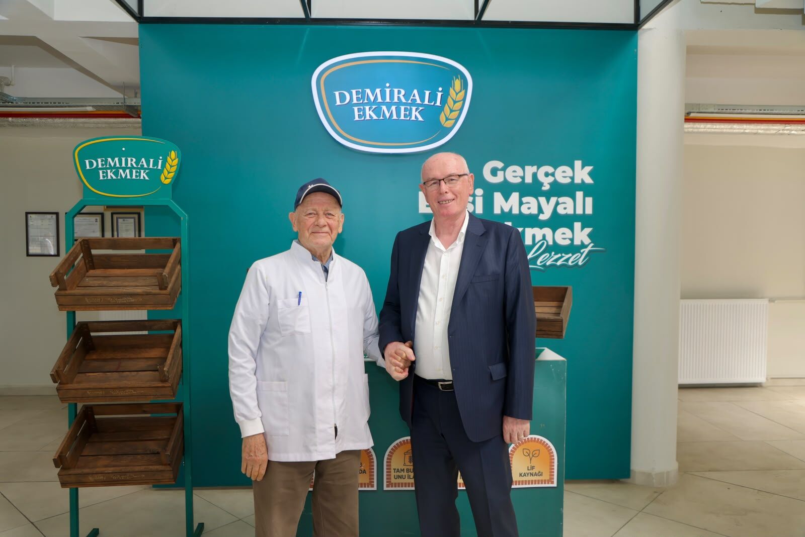 Başkan Kurt’tan Kılıçoğlu Demirali Ekmek Fabrikası’na Ziyaret (8)