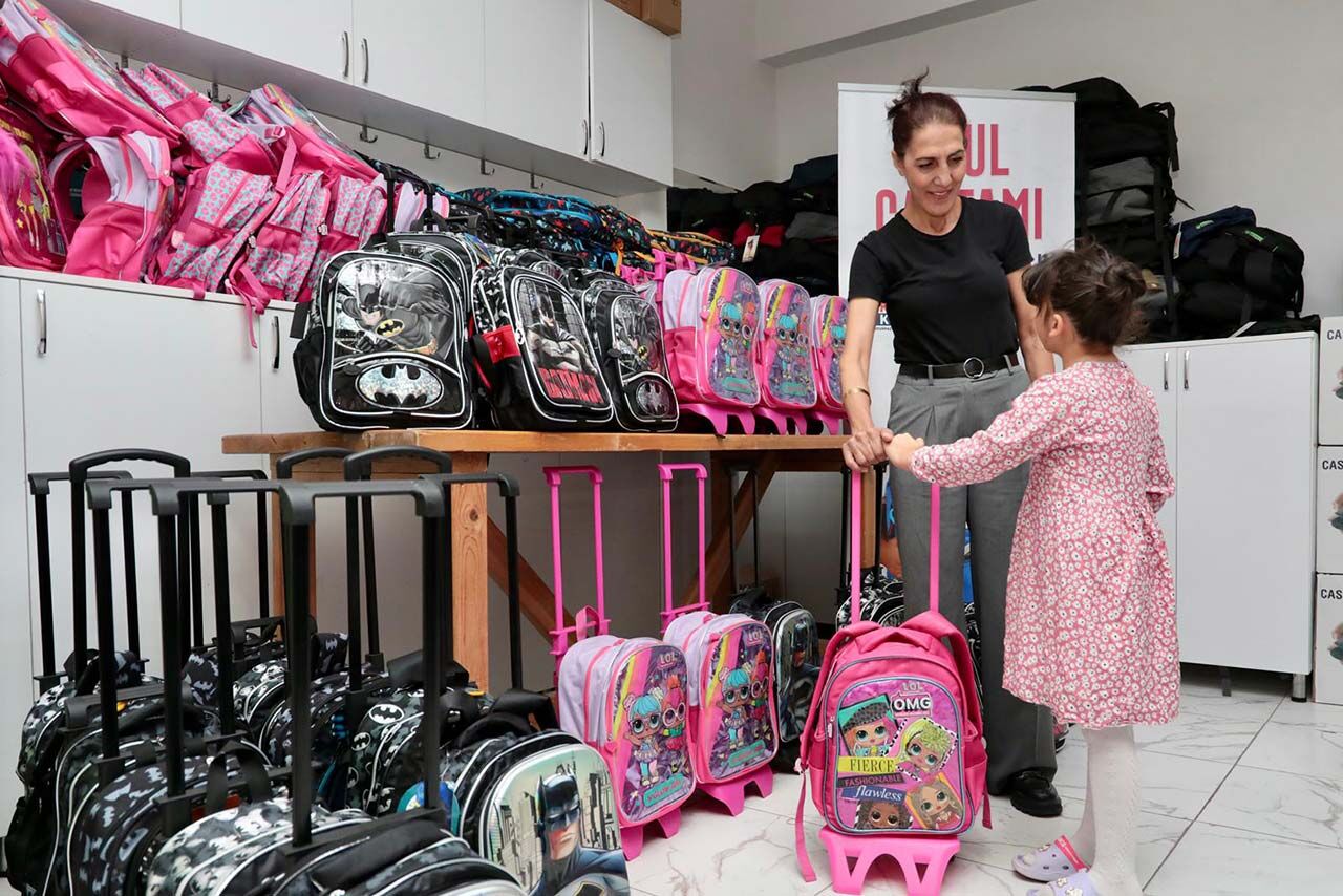 Halk Market Yüzlerce Çocuğun Ve Ailenin Yüzünü Güldürdü (2)
