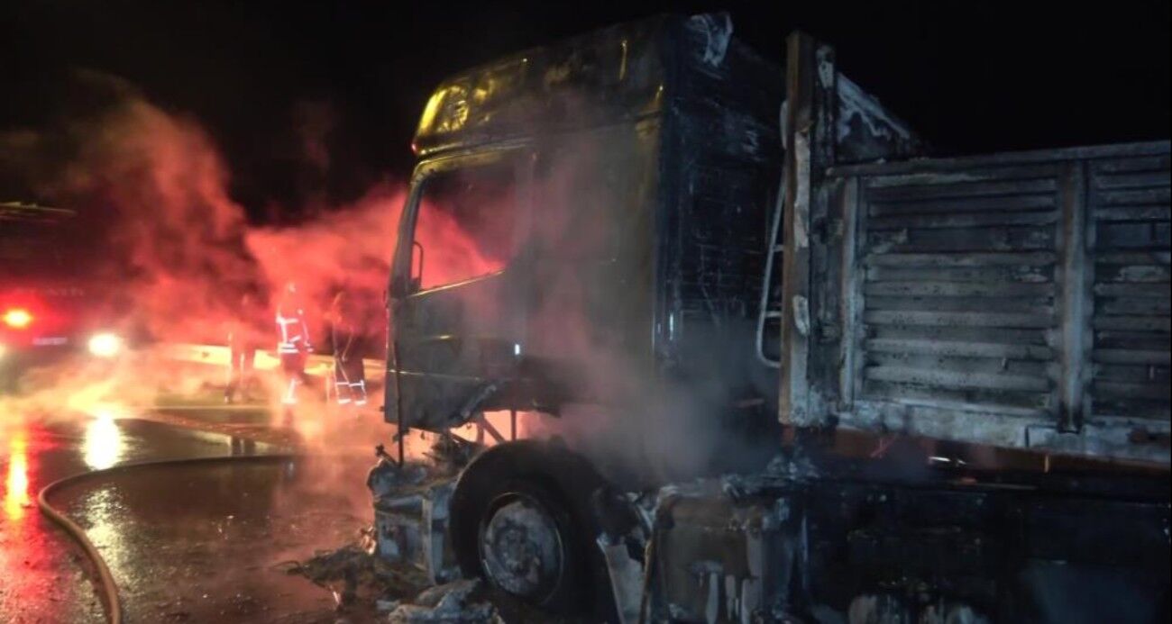 Amasya’da seyir halindeki tır alev topuna döndü