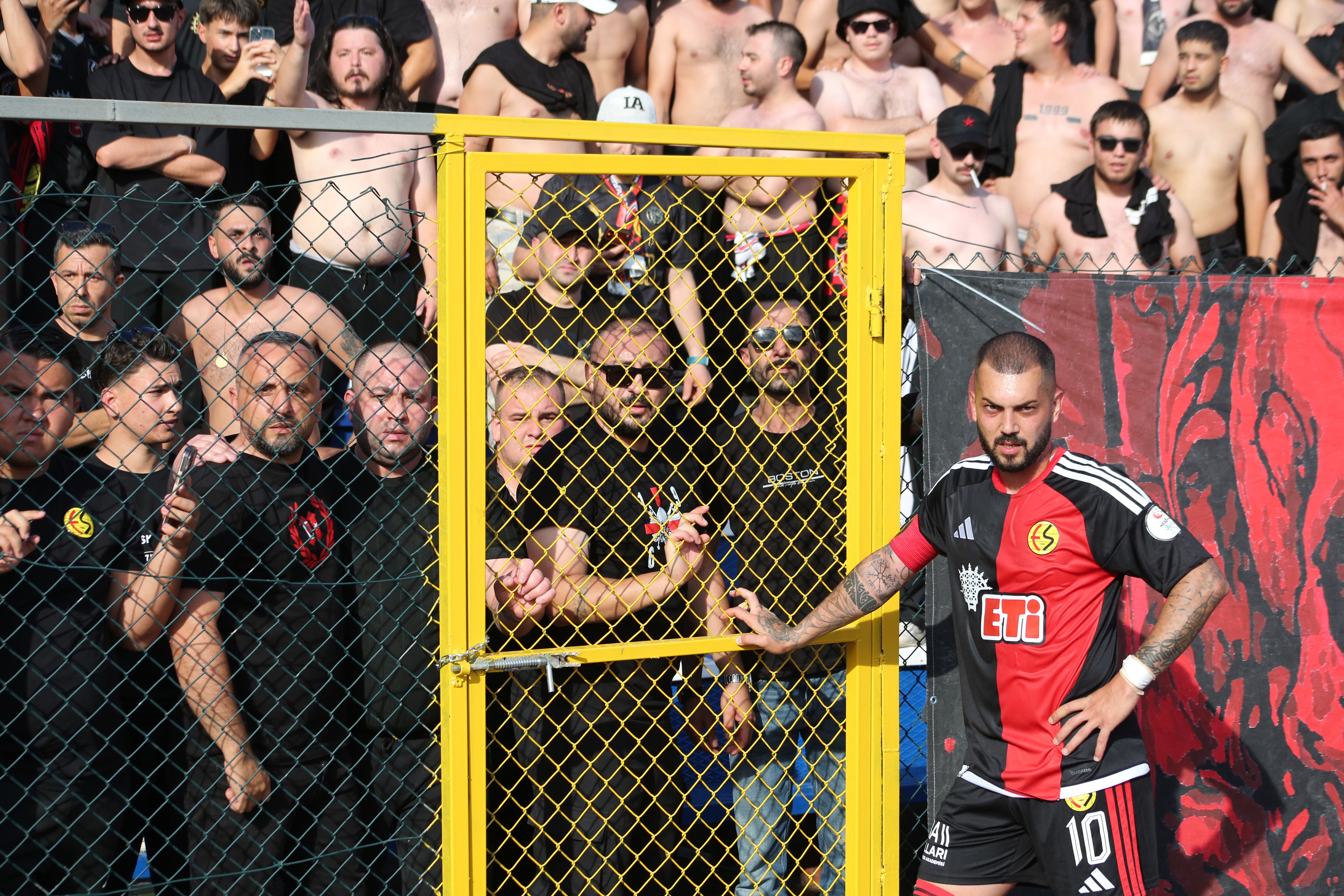 Beykan Şimşek’ten taraftara özür: “Tek suçlu biz futbolcularız”