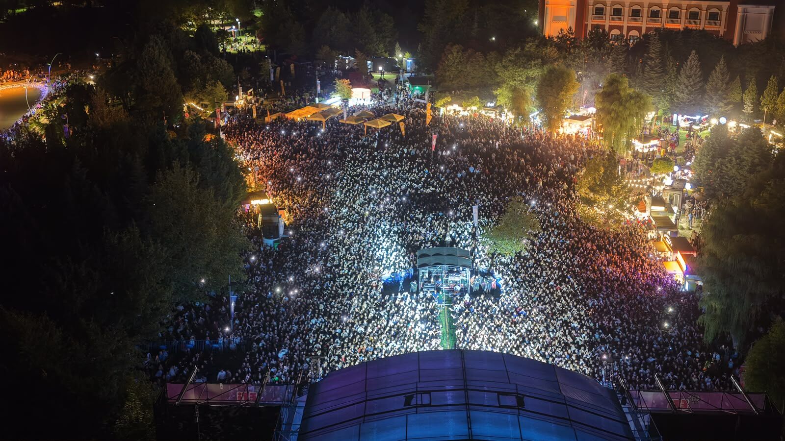 Uluslararasi Eski̇şehi̇r Porsuk Festi̇vali̇’ne Görkemli̇ Fi̇nal! (2)