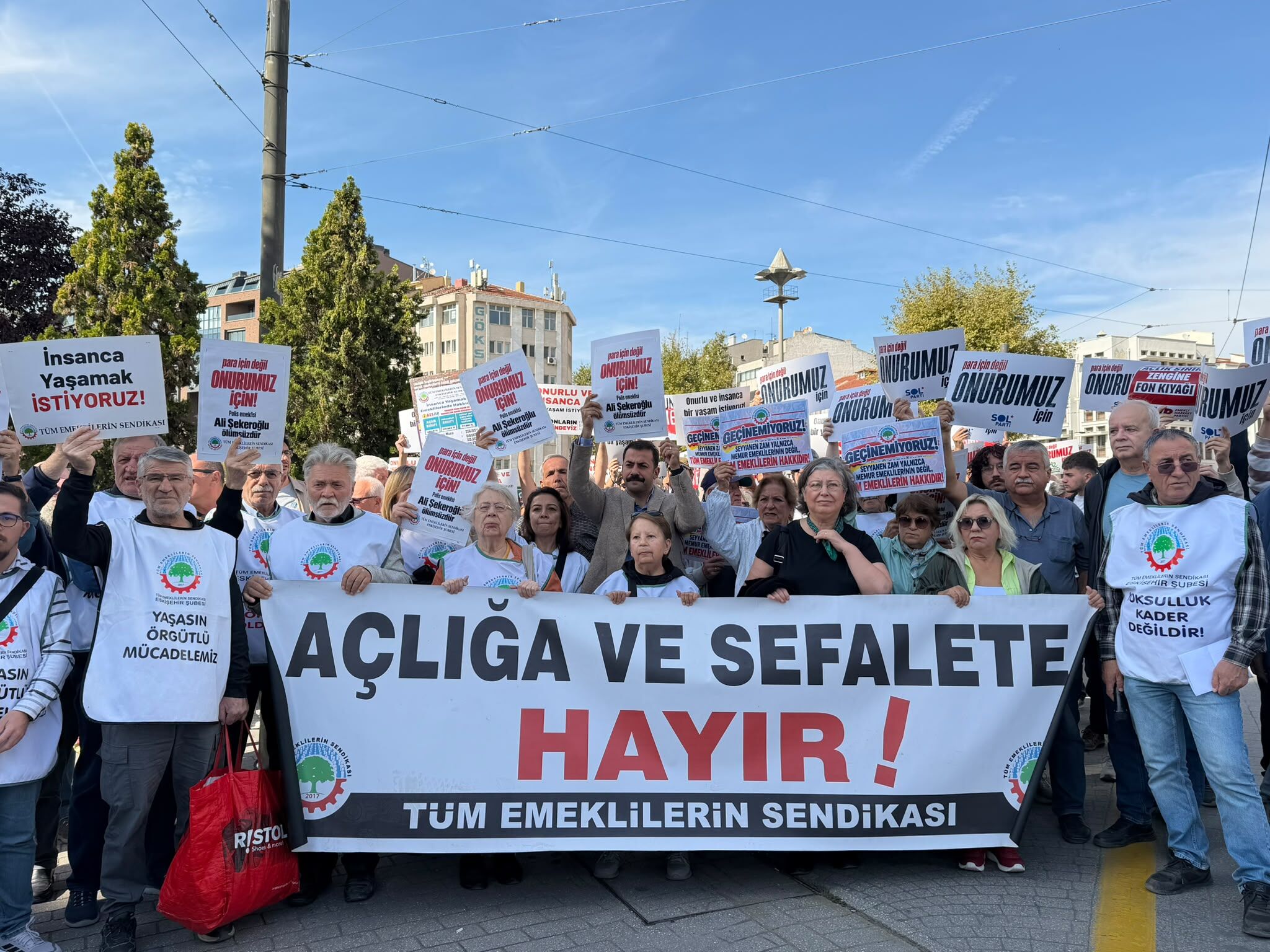 Eskişehir’de emekliler Ali Şekeroğlu için yürüdü: "Bu ölüme neden olan yoksulluğu protesto ediyoruz"