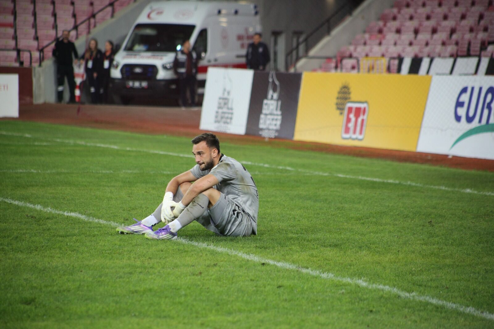 Önce zaman geçirdi sonra üzüldü