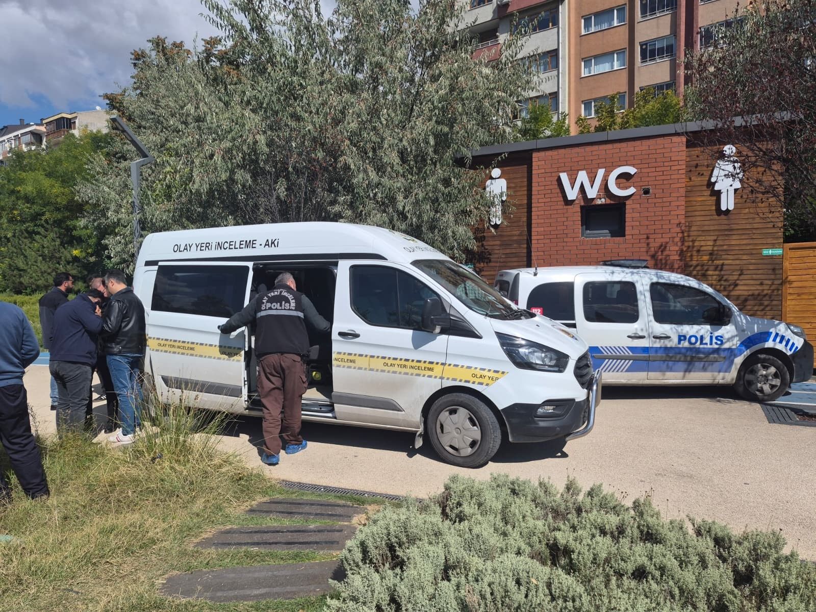 Eskişehir'de tuvalette bir şahıs silahla vurulmuş halde ölü bulundu