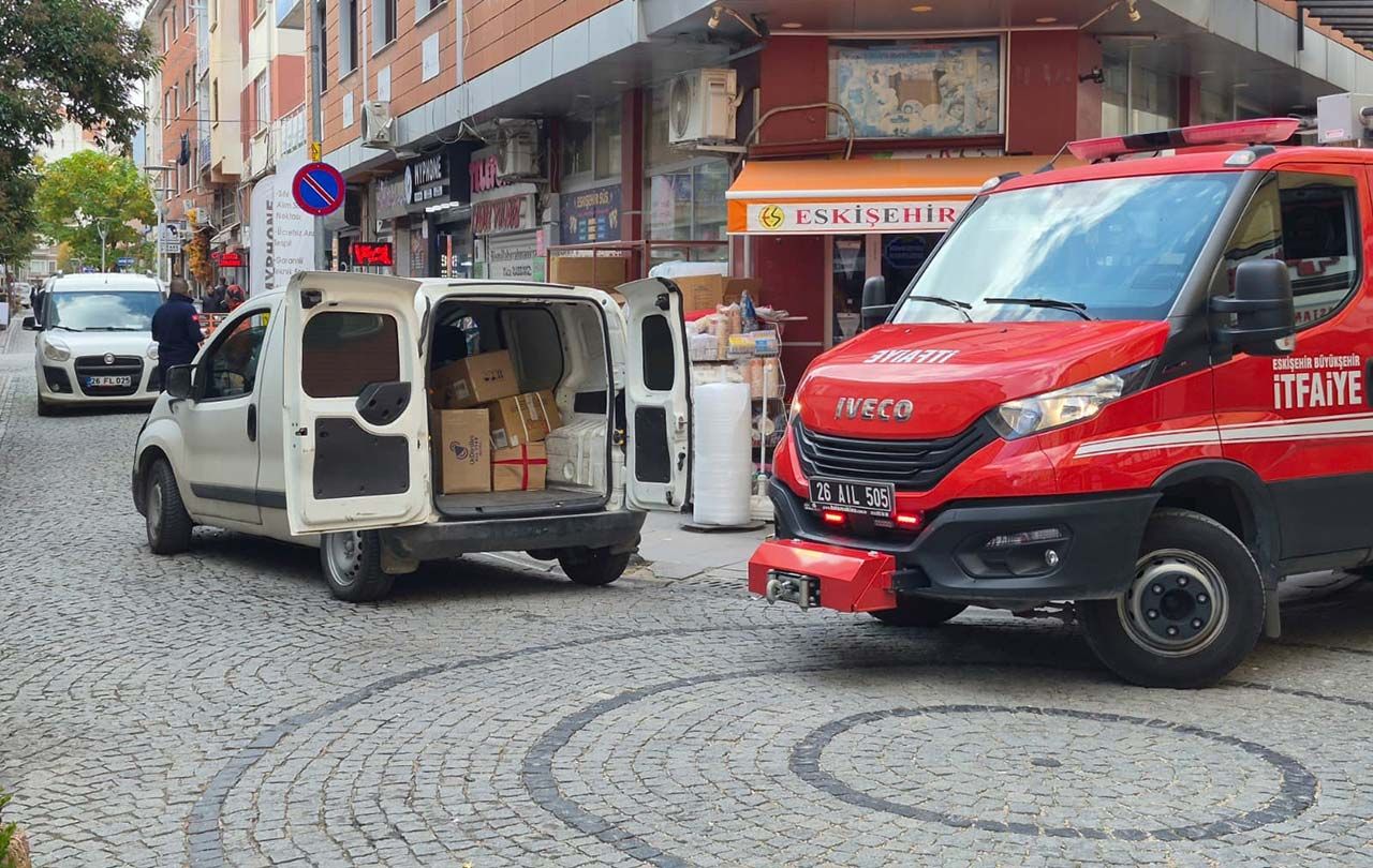 Eskişehir’de itfaiyenin önünü araçlar kesti: Müdahale gecikti