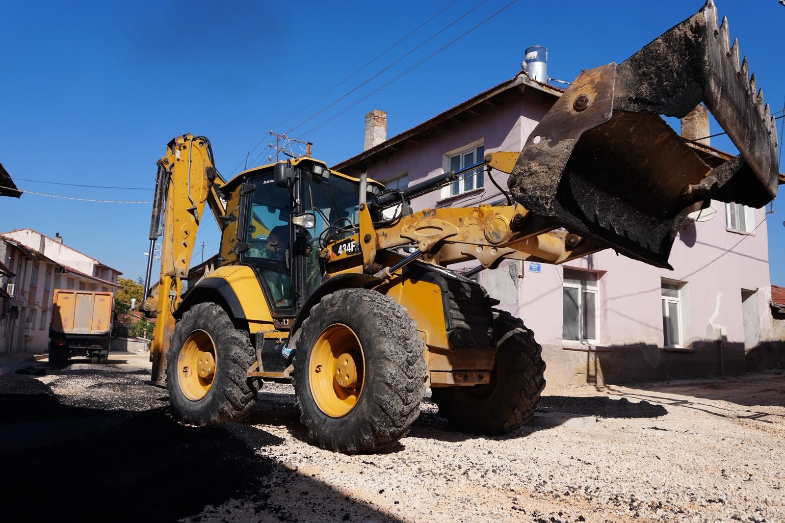 Büyükşehi̇r Beledi̇yesi̇nden Seyi̇tgazi̇’de Yol Çalişmasi (6)