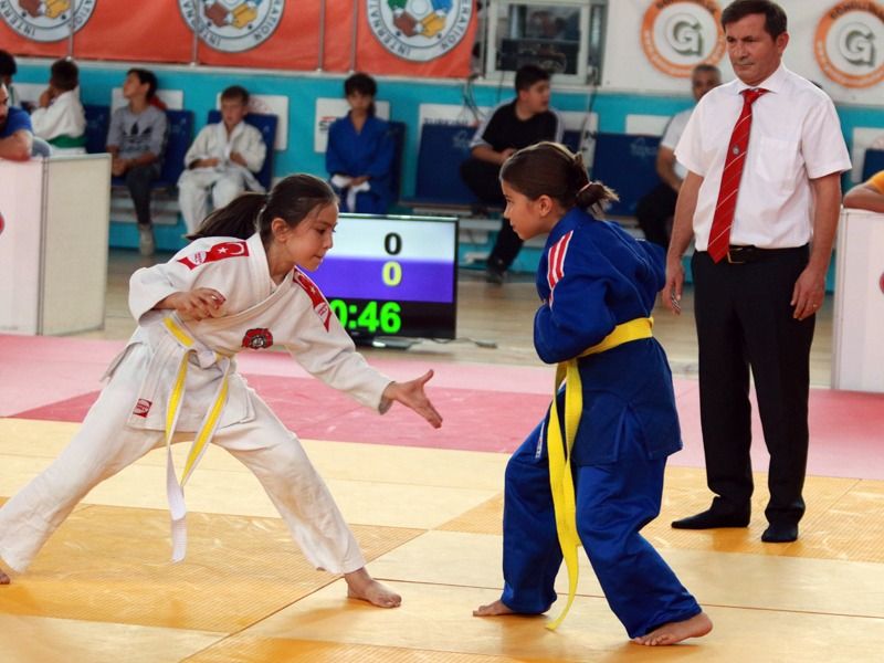 Okullu judocular yarışacak
