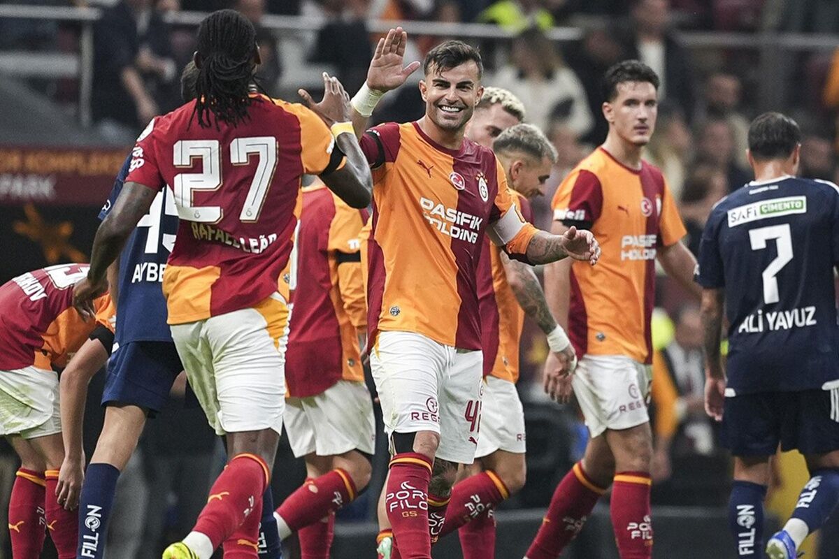 Galatasaray 10 Kisi Kaldigi Macta Son Anlarda 20314988 3486 Amp