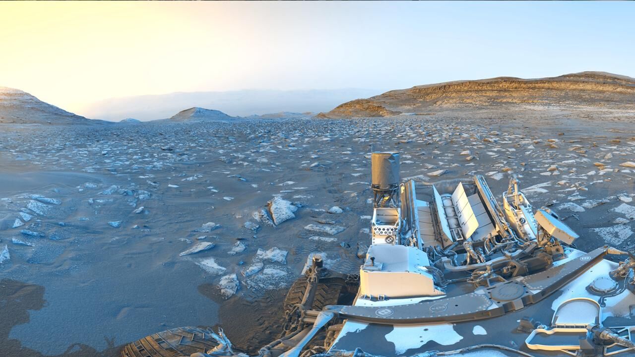 Curiosity’den Mars’ta 5 bininci güne özel renkli panorama