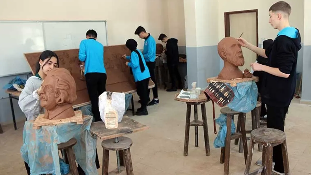Bitlis'te geleceğin heykeltıraşları yetişiyor