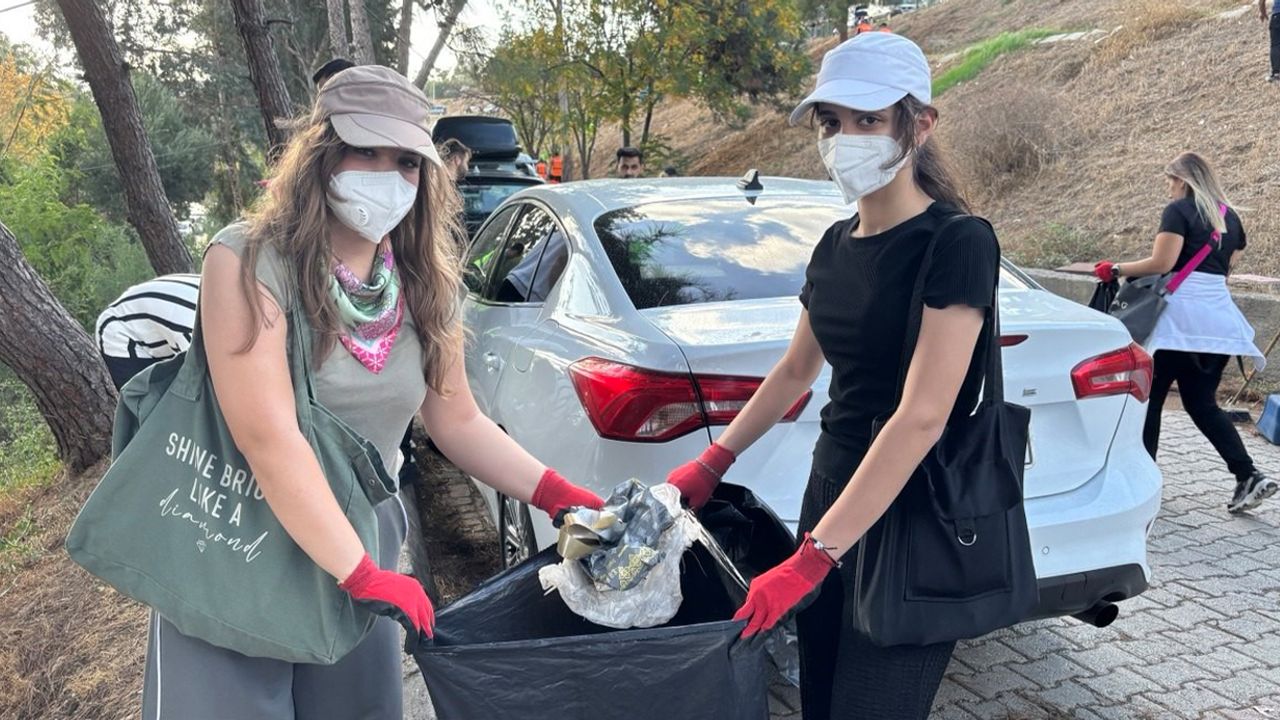 Aylarca belediye temizlemedi, vatandaş bir günde temizledi