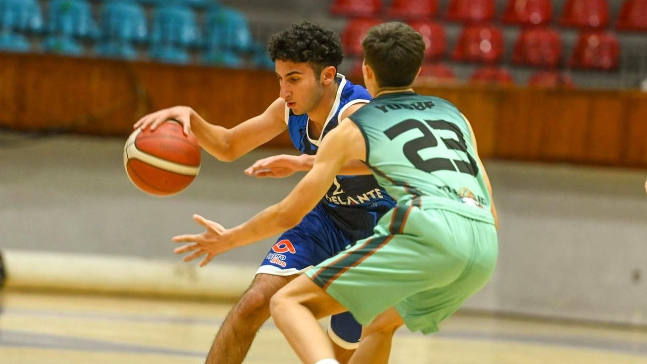 Pota'da U 18'ler parkede
