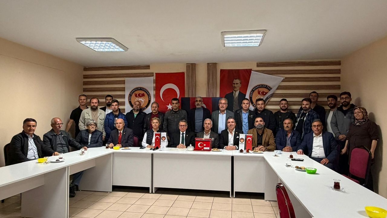 Yeni ofisine kavuştu