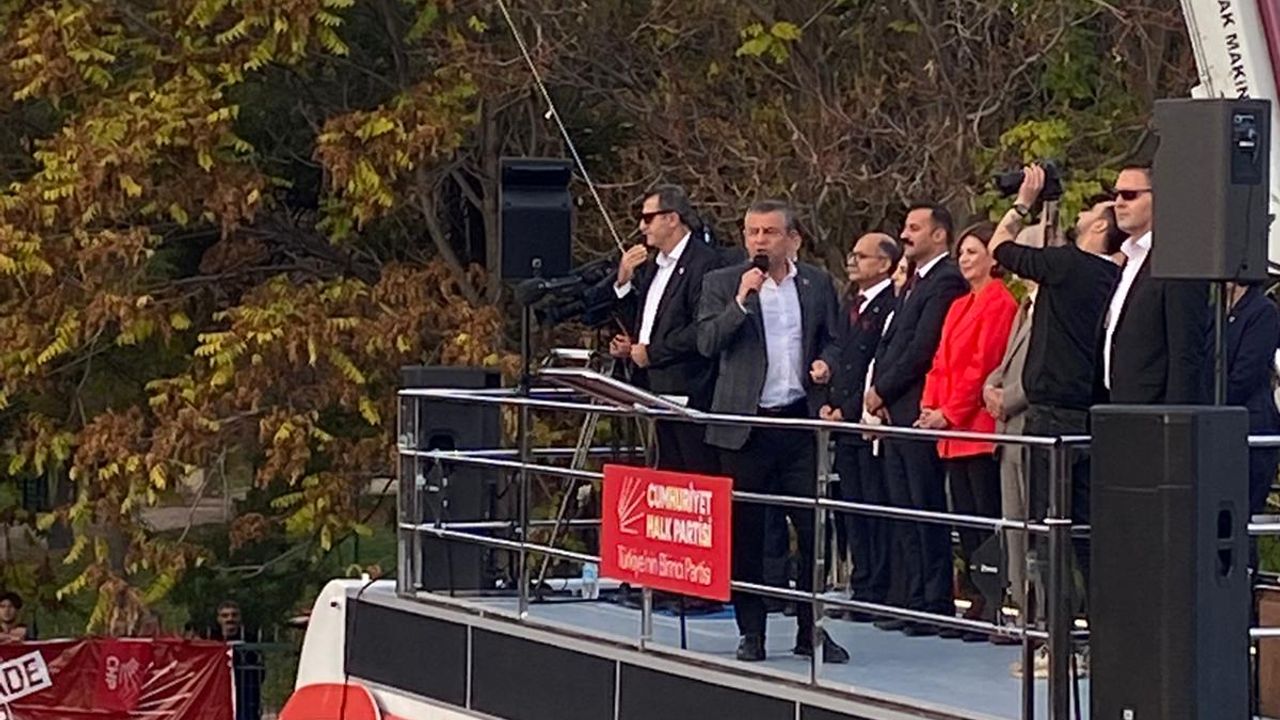 Özgür Özel Eskişehir’den seslendi: Geleceğimizi Amerika’ya sattırmayacağız