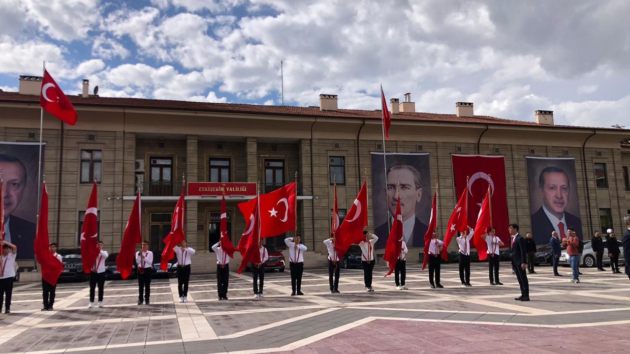 Eskişehir’de 29 Ekim Cumhuriyet Bayramı töreni: Atatürk Anıtı’na çelenk sunuldu