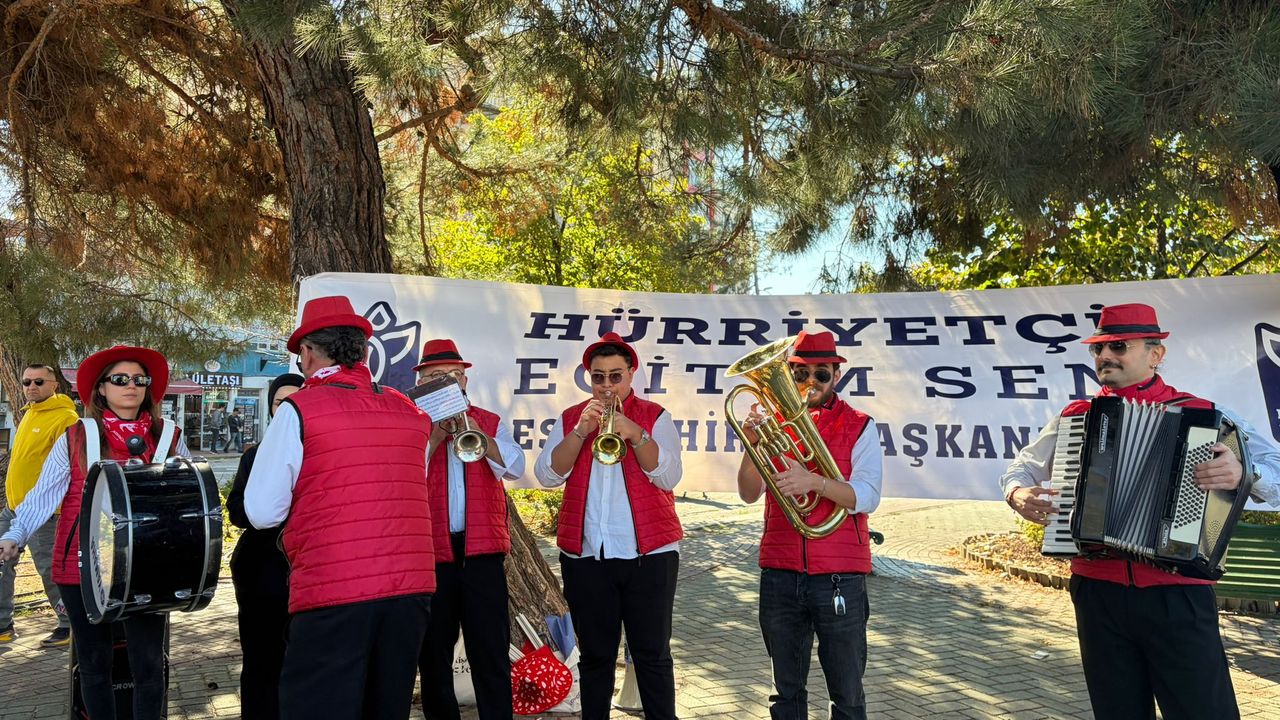 Erol Ger: “Cumhuriyetimizin yılmaz bekçileri olarak hep birlikte kutluyoruz”