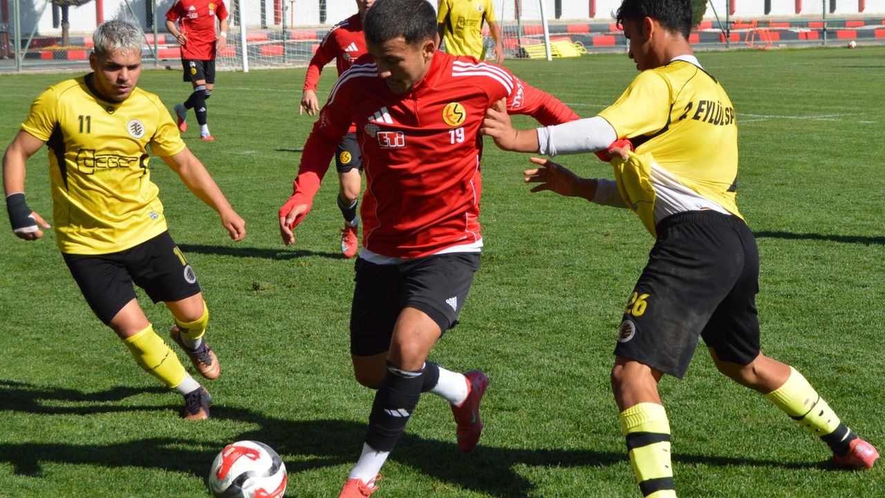 Es-Es'te genç ve yedeklerden kötü prova