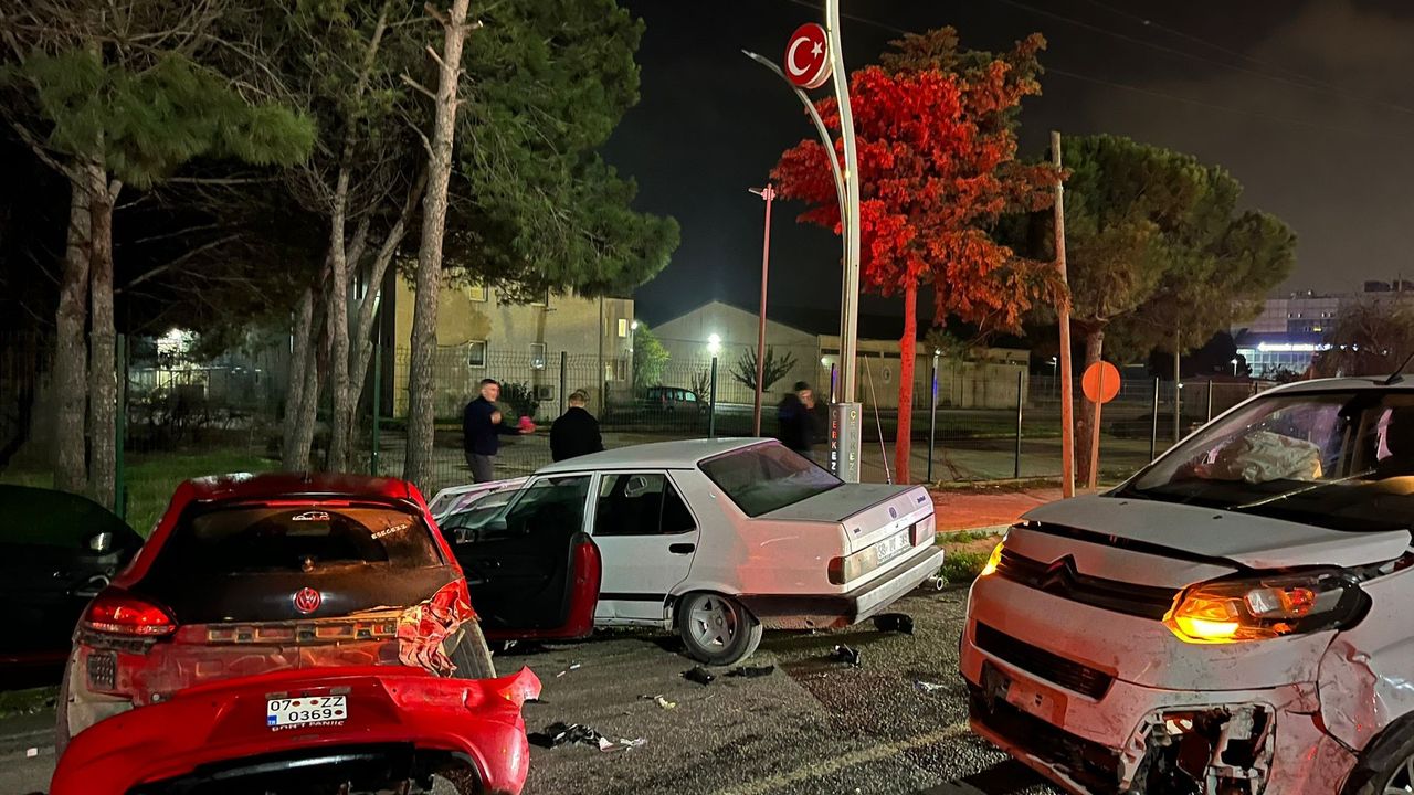 Zincirleme trafik kazası: 3 yaralı