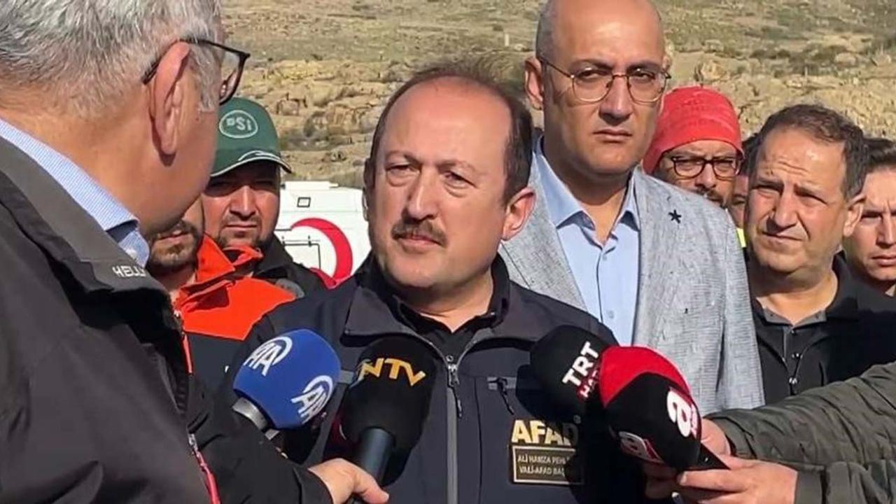 Foça'da selin ardından vatandaşların yaraları sarılıyor