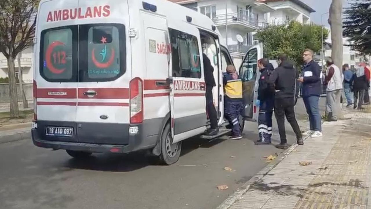 Kamyonet ile otomobil çarpıştı: 1’i çocuk 5 yaralı