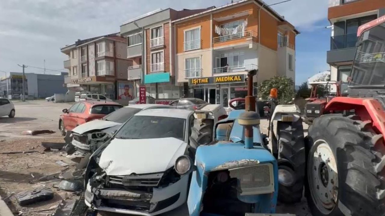 Kontrolden çıkan tır, park halindeki 8 araca çarptı