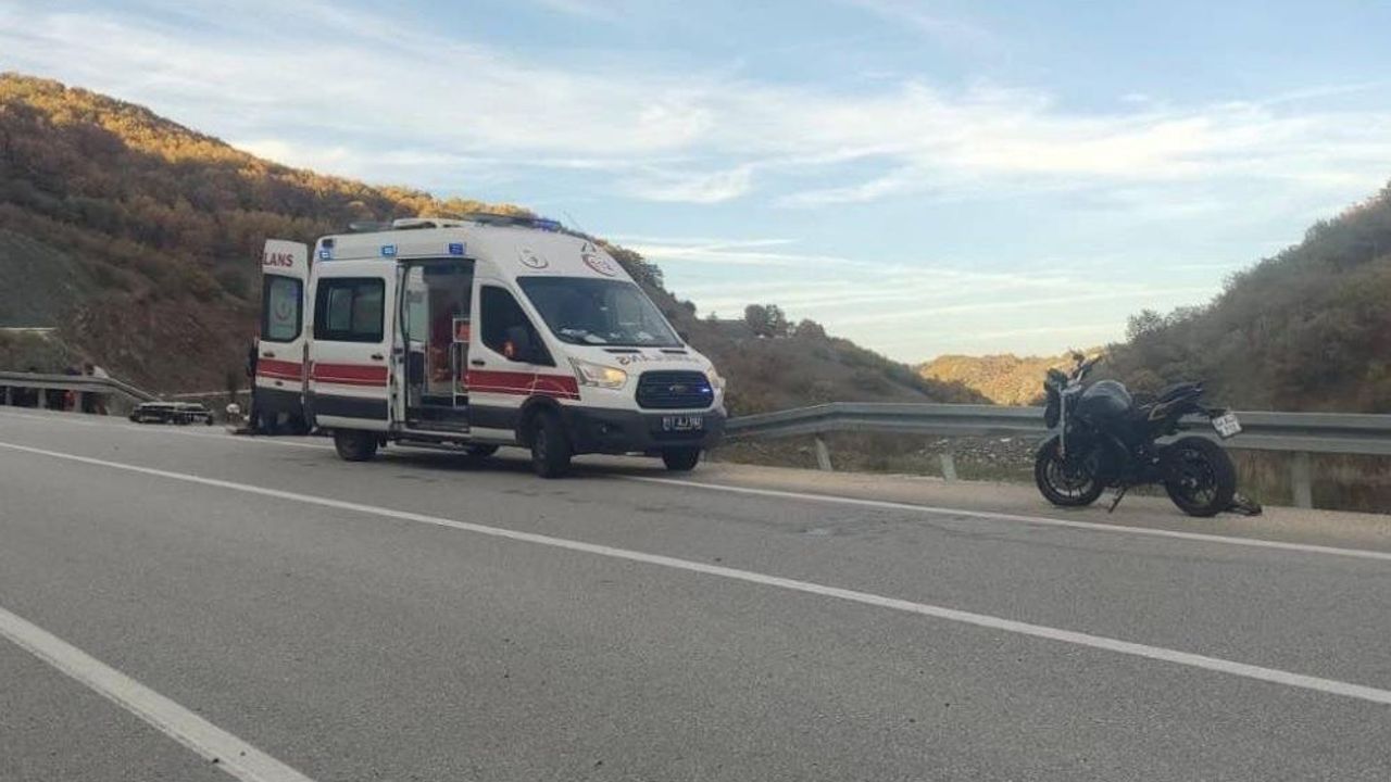 Eskişehir yolunda kaza: Kontrolden çıkan motosiklet devrildi