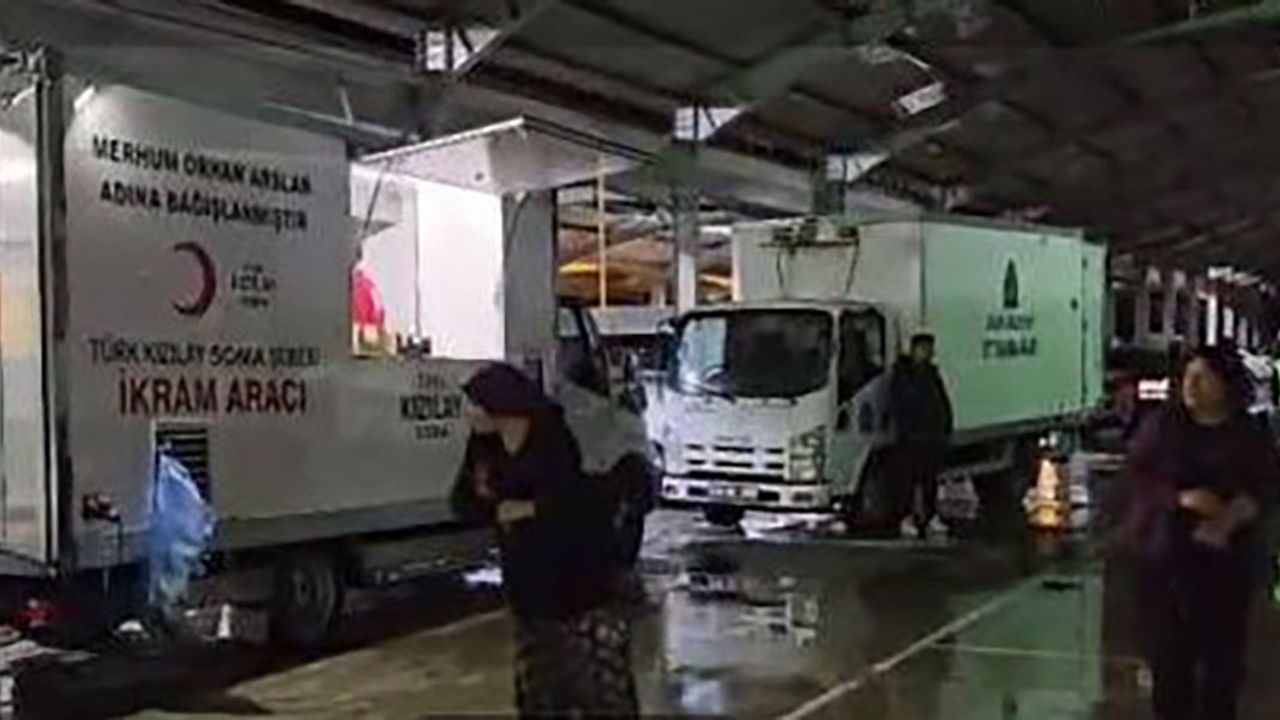 Deprem sonrası yağış zor anlar yaşattı