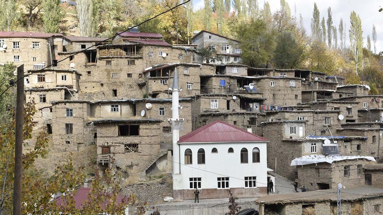 Vali Karakaya: "Uzuntaş, sadece bir köy değil Bitlis’in kültürel hafızasıdır"