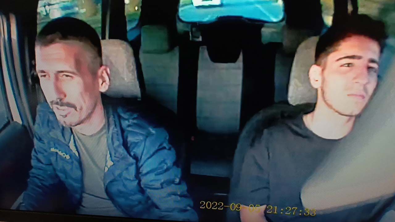 Manavgat’ta öğretmeni dolandıran iki şüpheli, taksicinin dikkatiyle yakalandı