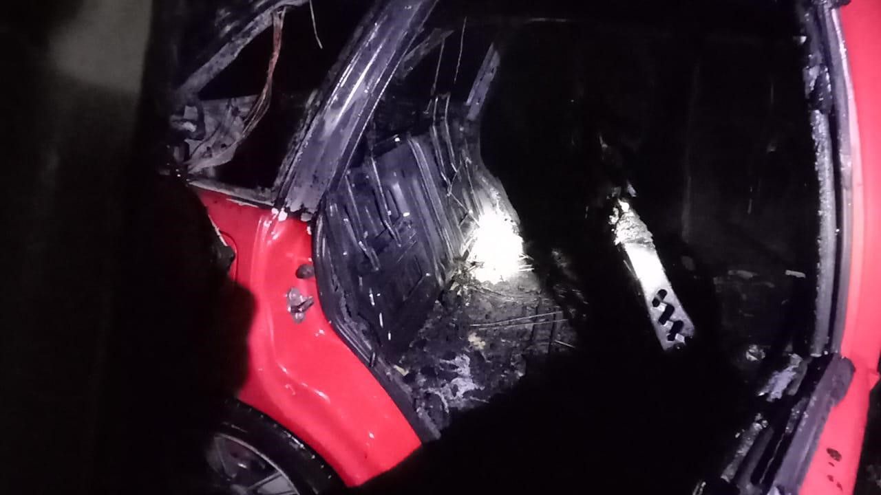 Seyir halindeki otomobil alev aldı