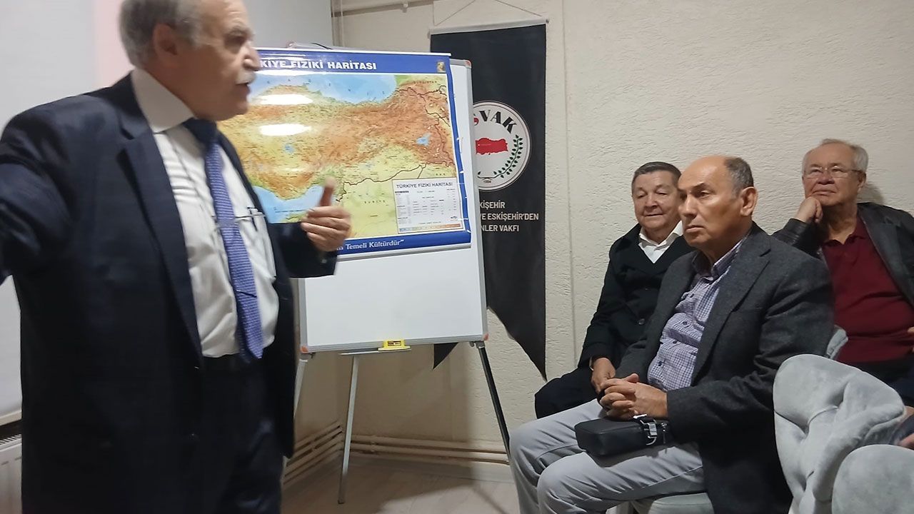 Prof. Dr. Özden’den ’29 Ekim 1923 Cumhuriyet’e giden yol’ konulu konferans