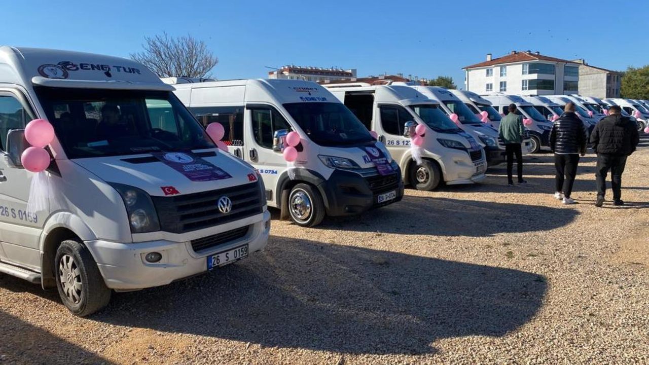 Eskişehir'de meme kanserine servis şoförlerinden destek